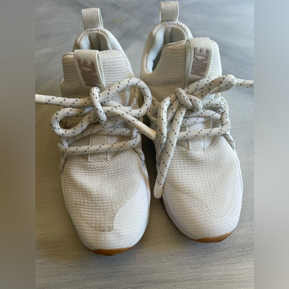 Women’s Nike City Loop Sneaker-Size 7